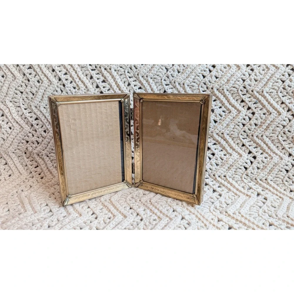 Vintage Gold Tone‎ Metal Double Folding Picture Frame 5x7 Scroll Filigree Hinged